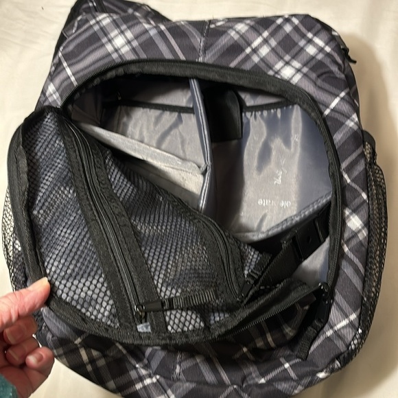 Thirty One Sling Bag Crosshatch Grey & Black Travel Hiking Diaper Backpack NWOT - Picture 3 of 5